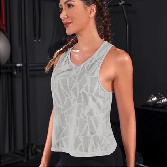 Geometric Open Back Exercise Tank Top - Picture 5 of 5
